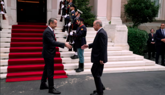 Zbulohet arsyeja e shkuarjes së Erdogan në Athinë