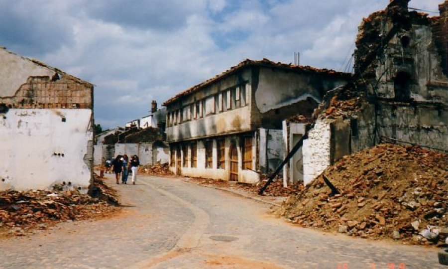 Mbahet tryezë për dokumentimin e krimeve të luftës në Kosovë, merr pjesë edhe Kurti