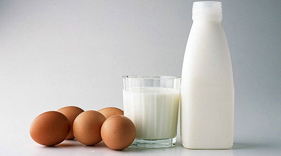 Nutricistët: vezët, uji dhe jogurti për linjë të përsosur