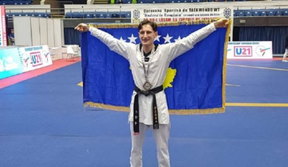 Bleron Ademi valon flamurin e Kosovës në mes të Rumanisë, nënkampion i Evropës në taekwondo