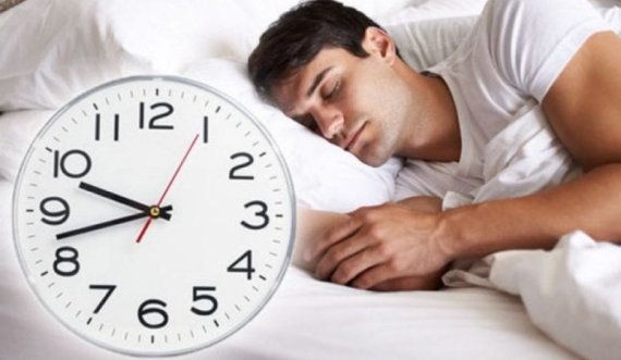 Një orë gjumë më pak, ndikon të shtoni në peshë