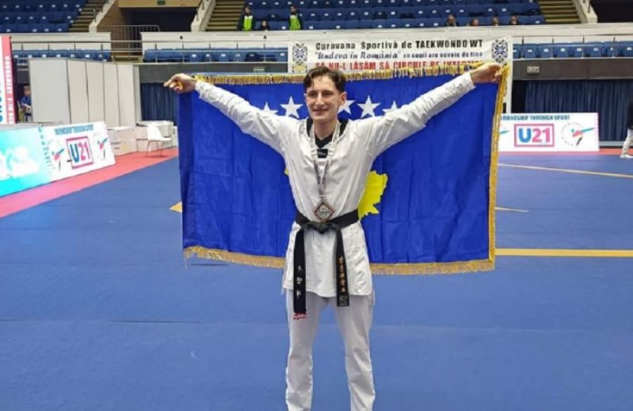 Bleron Ademi valon flamurin e Kosovës në mes të Rumanisë, nënkampion i Evropës në taekwondo