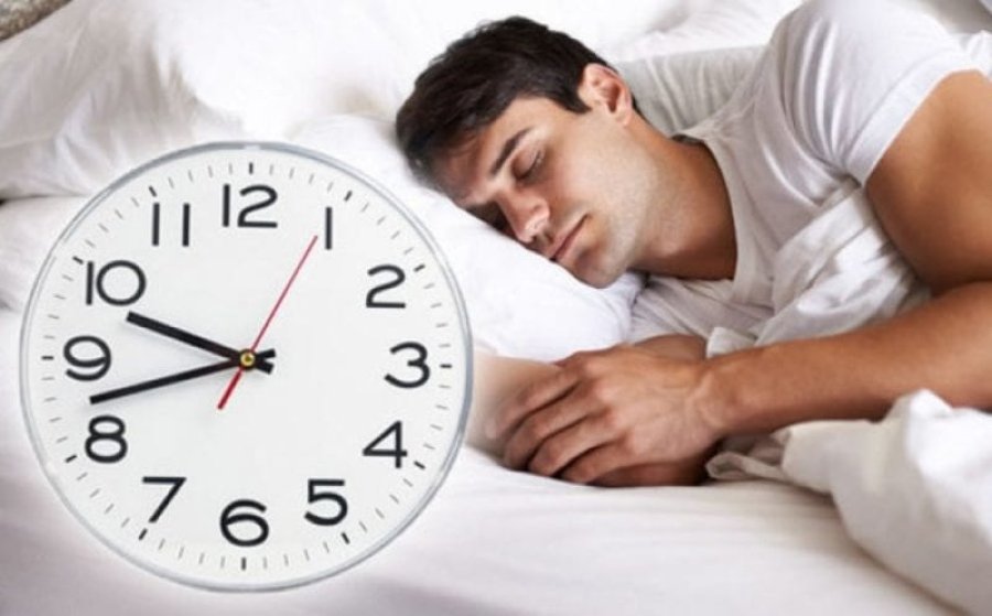 Një orë gjumë më pak, ndikon të shtoni në peshë