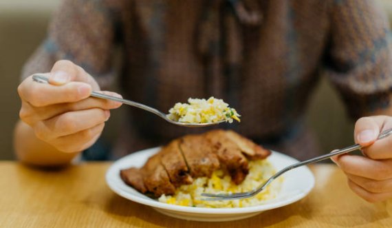 Hani aq lugë sa keni vite