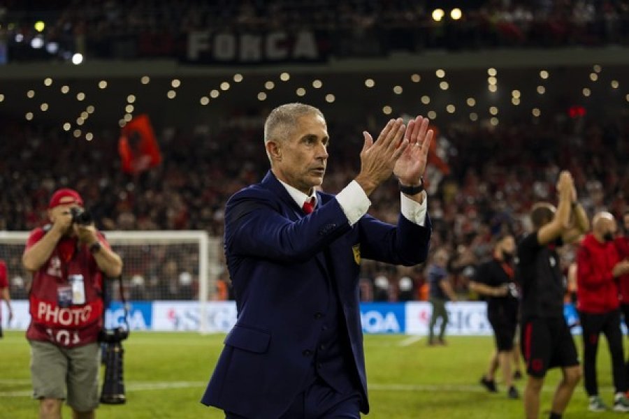 Sylvinho tregon për angazhimet në familje dhe  raportin më fëmijët: Vajza s’e di me çfarë merret, djali luan futboll