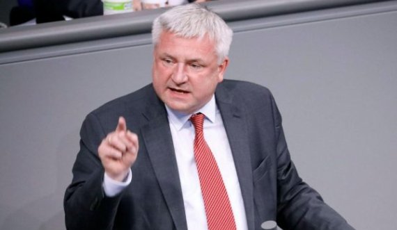 Deputeti gjerman me goditje të fuqishme  kundër  Serbisë: Mos gënje për spastrim etnik në Kosovë – bashkëpuno për Banjskën