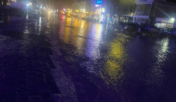 Për shkak të reshjeve rruga Ferizaj-Prishtinë është vështirësuar për qarkullim 