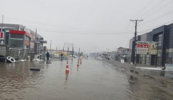 Lirohet për qarkullim rruga magjistrale Ferizaj-Prishtinë, ishte bllokuar për shkak të reshurave