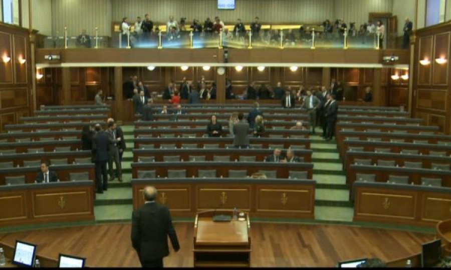 Fjalimi vjetor i Vjosa Osmanit, deputetët e LDK’së arrijnë në Kuvend