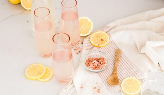 Përgatiteni vetë ujin alkalik