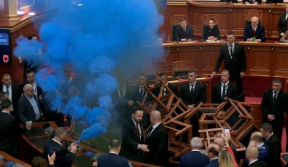 Kuvendi i Shqipërisë me rregullore të re, hyjnë në fuqi masa më të forta ndëshkuese ndaj deputetëve