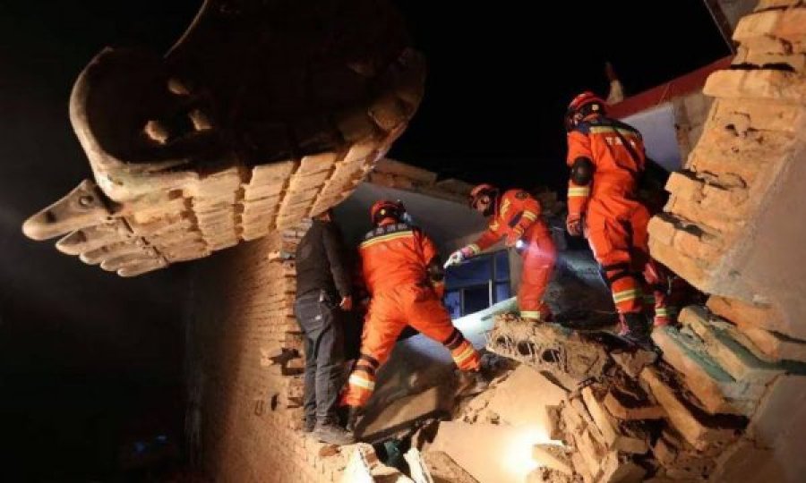 Tërmet i fortë në Kinë, mbi 100 të vdekur
