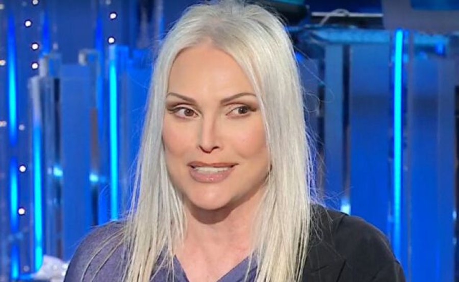 Fëmijët e këngëtares Anna Oxa, janë pajisur me pasaporta shqiptare