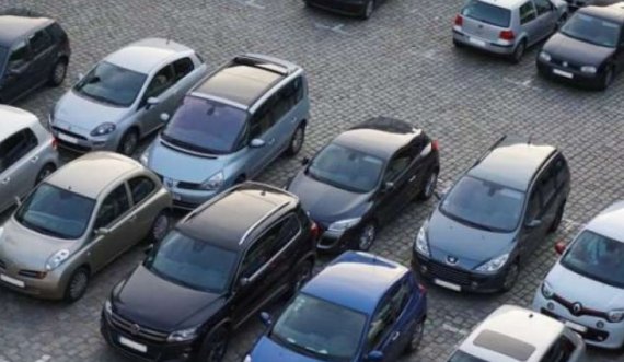 Komuna e Prishtinës miraton vendimin: Një veturë e secilës familje do ta ketë parkingun falas