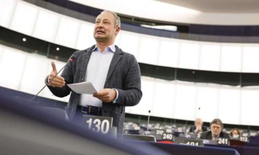 Vëzhguesi i PE-së i tronditur: Askund nuk e kam parë atë që pashë në zgjedhjet në Serbi