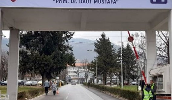 Ngrihet aktakuzë ndaj arkëtares së spitalit të Prizrenit, dyshohet se një pjesë të parave e mori për vete