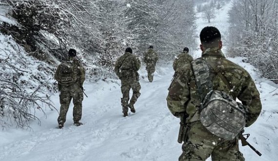 KFOR tregon si ushtarët amerikanë po patrullojnë për siguri afër Leposaviqit