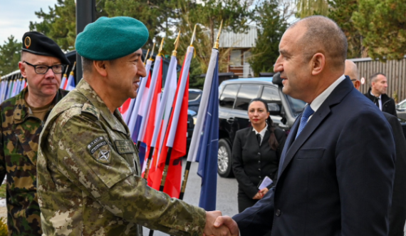 Presidenti i Bullgarisë takon Komandantin e KFOR-it në Prishtinë