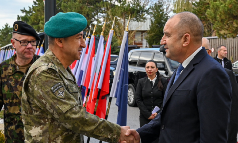 Presidenti i Bullgarisë takon Komandantin e KFOR-it në Prishtinë