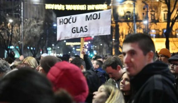 Dramë në Serbi: Protesta të reja masive në Beograd, bashkëngjiten edhe studentë nga Novi Sadi