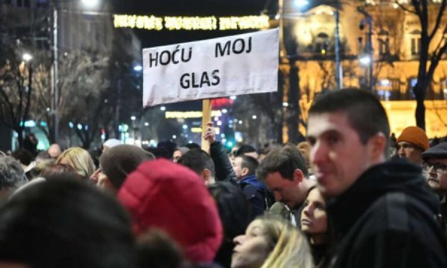 Dramë në Serbi: Protesta të reja masive në Beograd, bashkëngjiten edhe studentë nga Novi Sadi