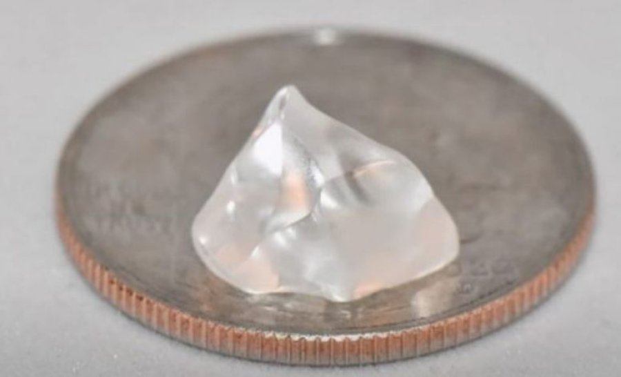 Në këtë vend  gjendet një diamant 4.87 karatësh