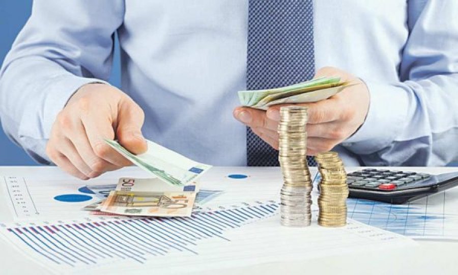 Kosovarët me borxhe deri në ‘fyt’, rreth 5 miliardë euro kredi