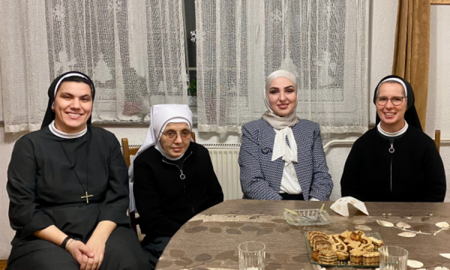  Ismaili viziton Kishën Katolike në Prishtinë me rastin e Krishtilndjeve