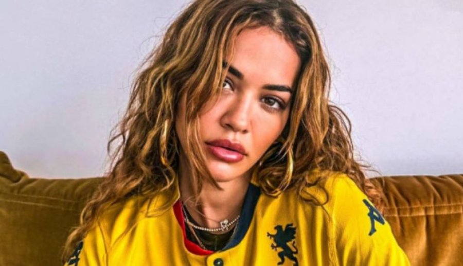 Rita Ora vesh fanellën e Genoas