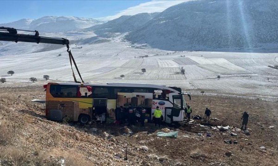 Aksident i rëndë: 8 të vde'kur e disa të plagosur