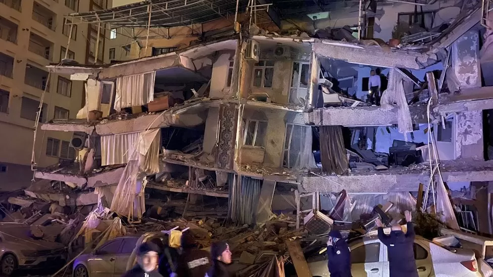 76 njerëz të vdekur, pamje të rënda la pas tërmeti në Turqi