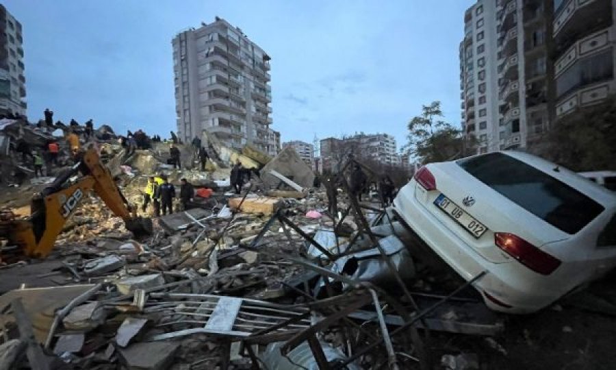 Rritet numri i viktimave, rreth 700 të vdekur nga tërmeti në Turqi e Siri