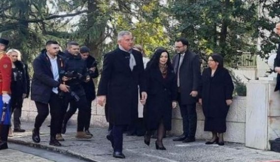 Presidentja Osmani pritet me nderime shtetërore nga presidenti malazez Gjukanoviq