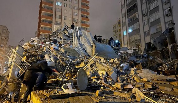 Mbi 4800 të vdekur si pasojë e tërmetit në Turqi dhe Siri