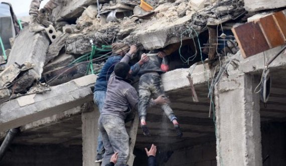 Thellohet bilanci i tragjedisë në Turqi e Siri