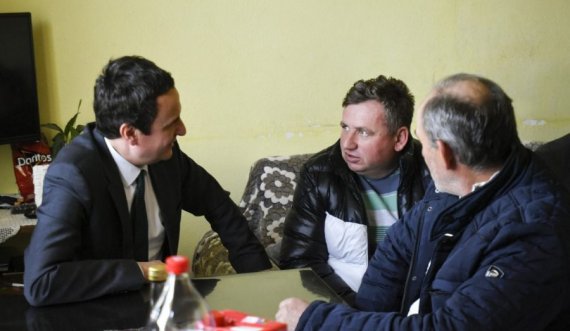 Kurti me Rashiqin vizitojnë dy familje serbe