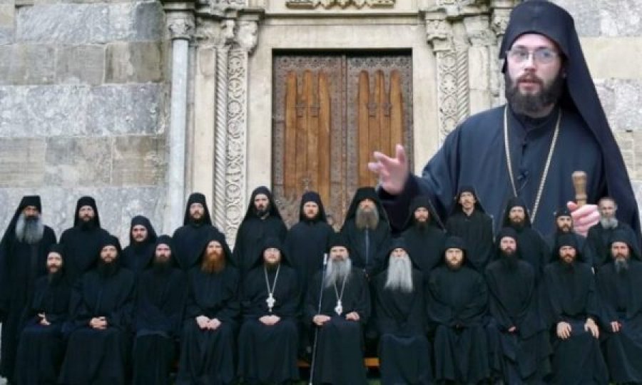 Reagon kleriku serb i Manastirit të Deçanit pas incidentit gjatë vizitës së At Nikolla Xhufkës: Kisha Ortodokse në Shqipëri na tha se ai është mashtrues