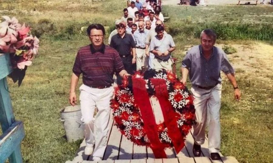 Legjenda e futbollit Qiro Bllazheviq kishte bërë homazhe tek varrezat e familjes Jashari