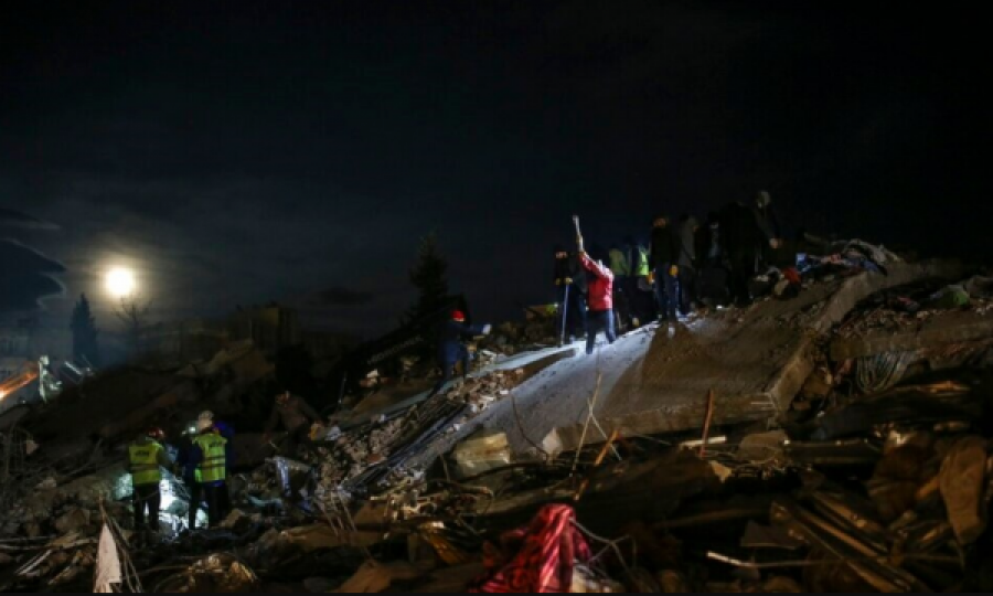 Mbi 16 mijë të vdekur nga tërmetet në Turqi dhe Siri
