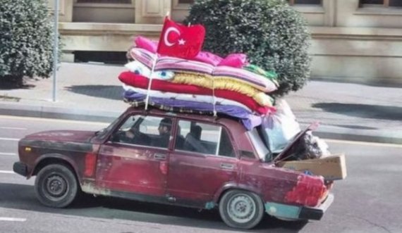 Emocionuese: Ngarkoi me gjithçka veturën e vjetër dhe niset për të ndihmuar Turqinë