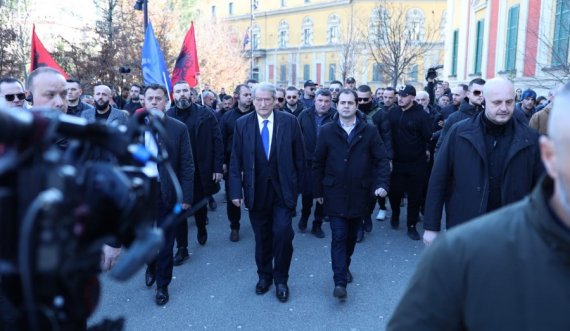 'Burg Brother VIP’ - mesazh i qartë për Ramën: Protesta dhe pankartat e qytetarëve