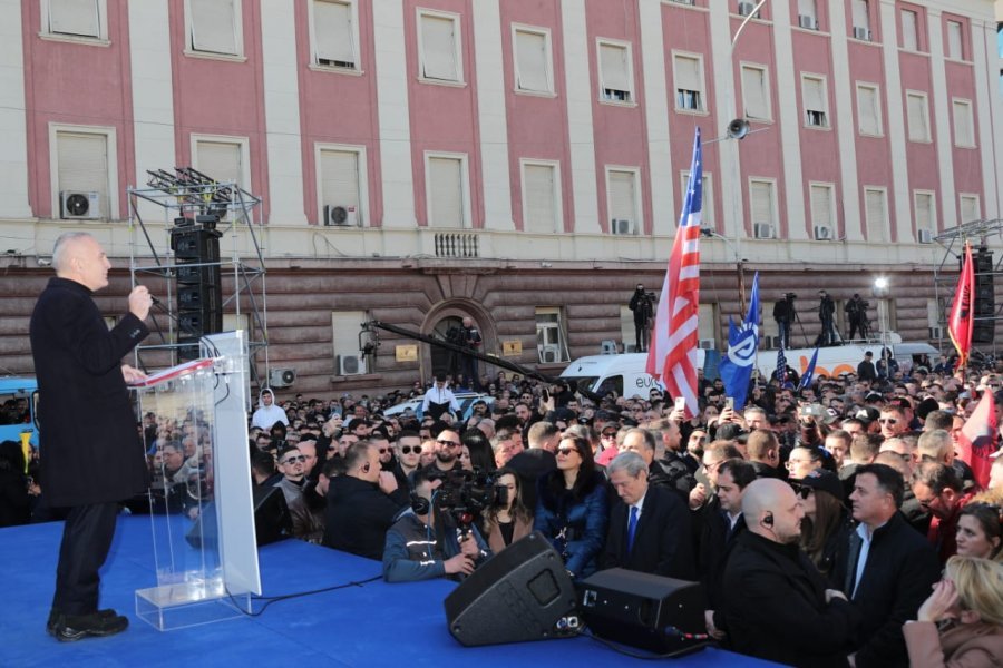 Meta: Populli ka vendosur që Edi Rama të largohet sa më parë si mafioz i kapur në flagrancë!