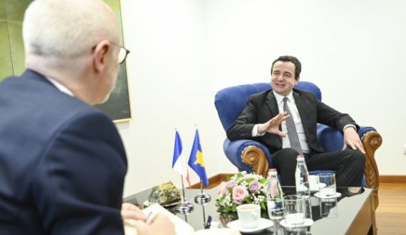 Kurti e pret në zyrë ambasadorin francez, u diskutua propozimi europian për normalizimin e marrëdhënieve mes Kosovës dhe Serbisë