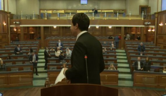 Kryeministri Kurti e lëshon seancën e Kuvendit