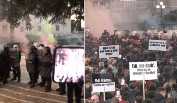 Protestuesit përplasen me policinë, tentojnë të hyjnë në Kuvendi