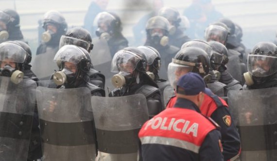 Protesta e opozitës/ Policia angazhon rreth 1100 efektivë