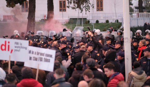 Afera Rama-McGonigal/ Opozita proteston në orën 10:00 përpara Kuvendit, në nisje të seancës