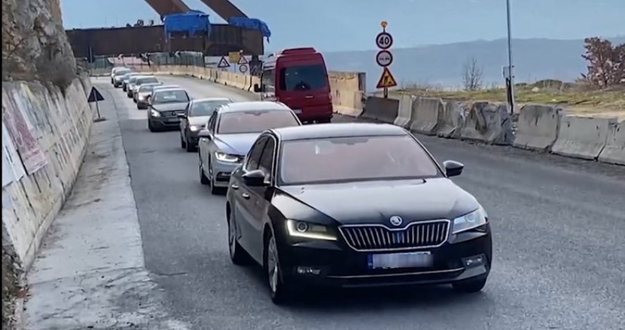 Shtohen kolonat në pikëkalimet kufitare, pritjet më të gjata në Jarinjë