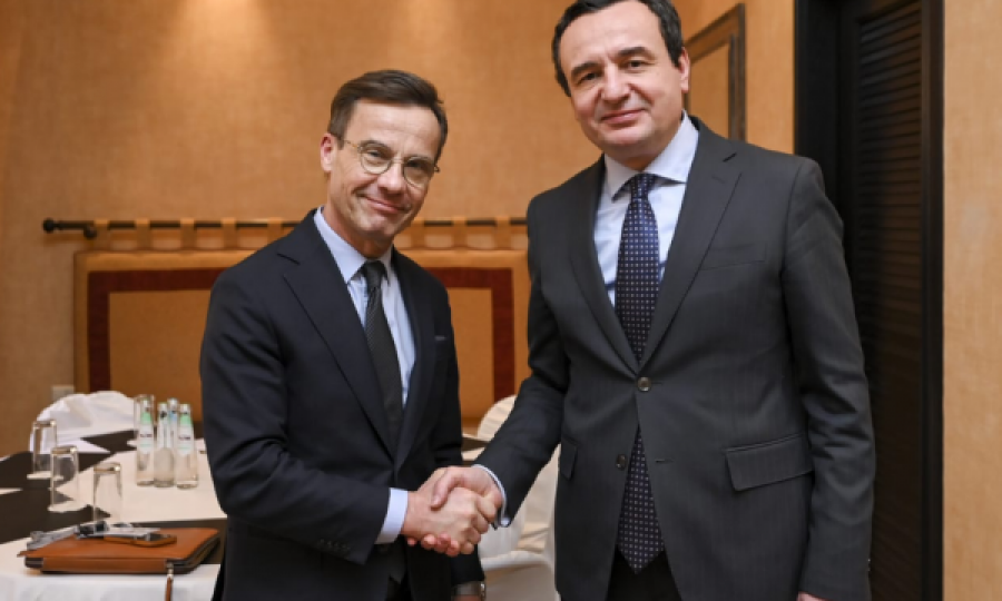 Kurti takon homologun e tij suedez