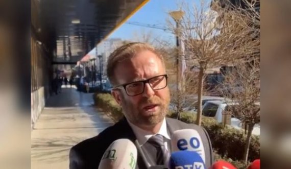 Abazi: Kur hyn palaçoja në pallat mbretëror, nuk bëhet mbret